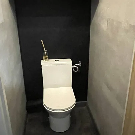- Spacieux 2 Pieces Renove, 4-6 Pers, Parking, Centre-ville, Proche Commerces Et - Fr-1-802-51 Apartment *