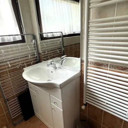 - Spacieux 2 Pieces Renove, 4-6 Pers, Parking, Centre-ville, Proche Commerces Et - Fr-1-802-51 Apartment *